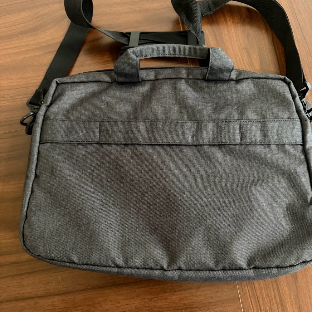 Lenovo gray Polyester Shoulder Bag for 15 in Laptop, Padded - Picture 4 of 5